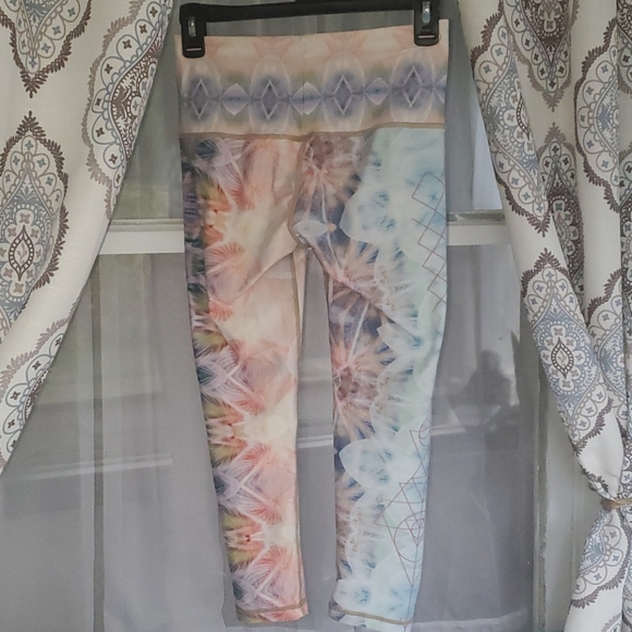 Capri Yoga Leggings - Picture 4 of 5